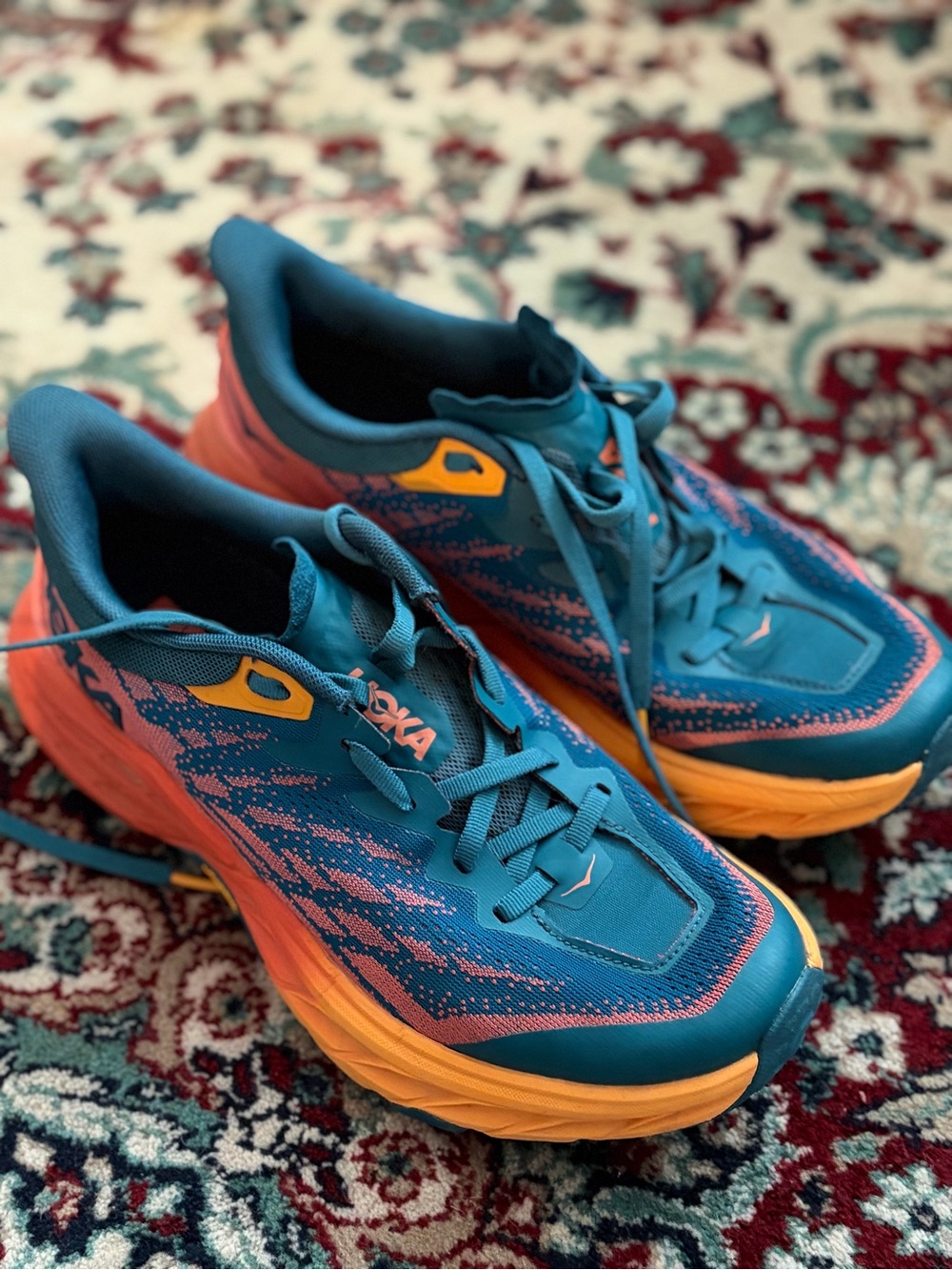 Hoka WOMEN'S SPEEDGOAT 5 Teal and Orange Trail 8.5B (40.5)